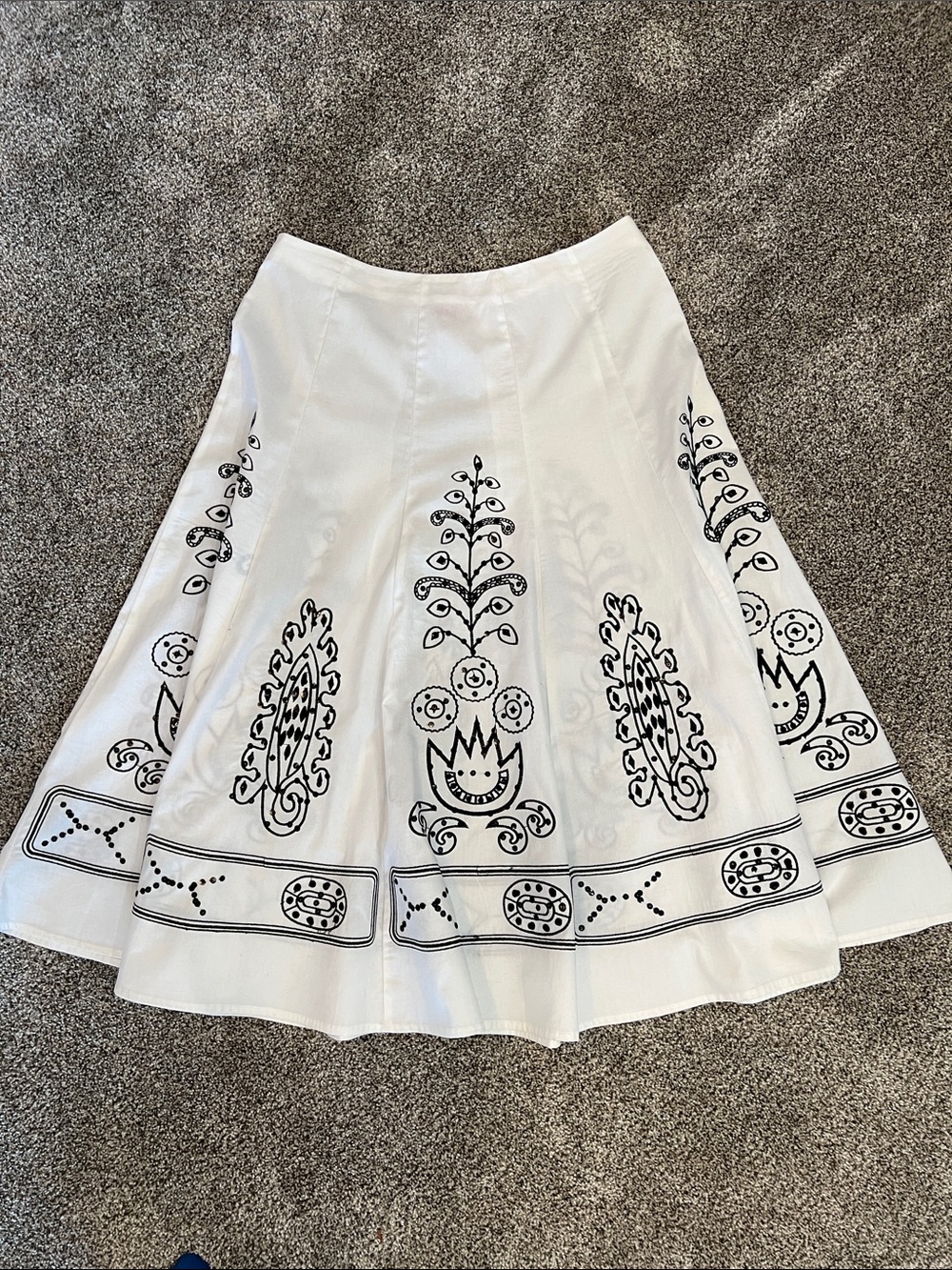 Sunny Leigh White Circle Skirt with Black Folk Embroidery and sequins size 6